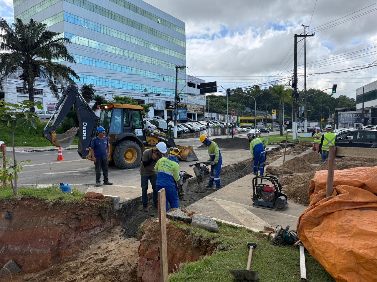 Obras do novo viaduto avançam com instalação de tubulações no Trevo de Alto Lage