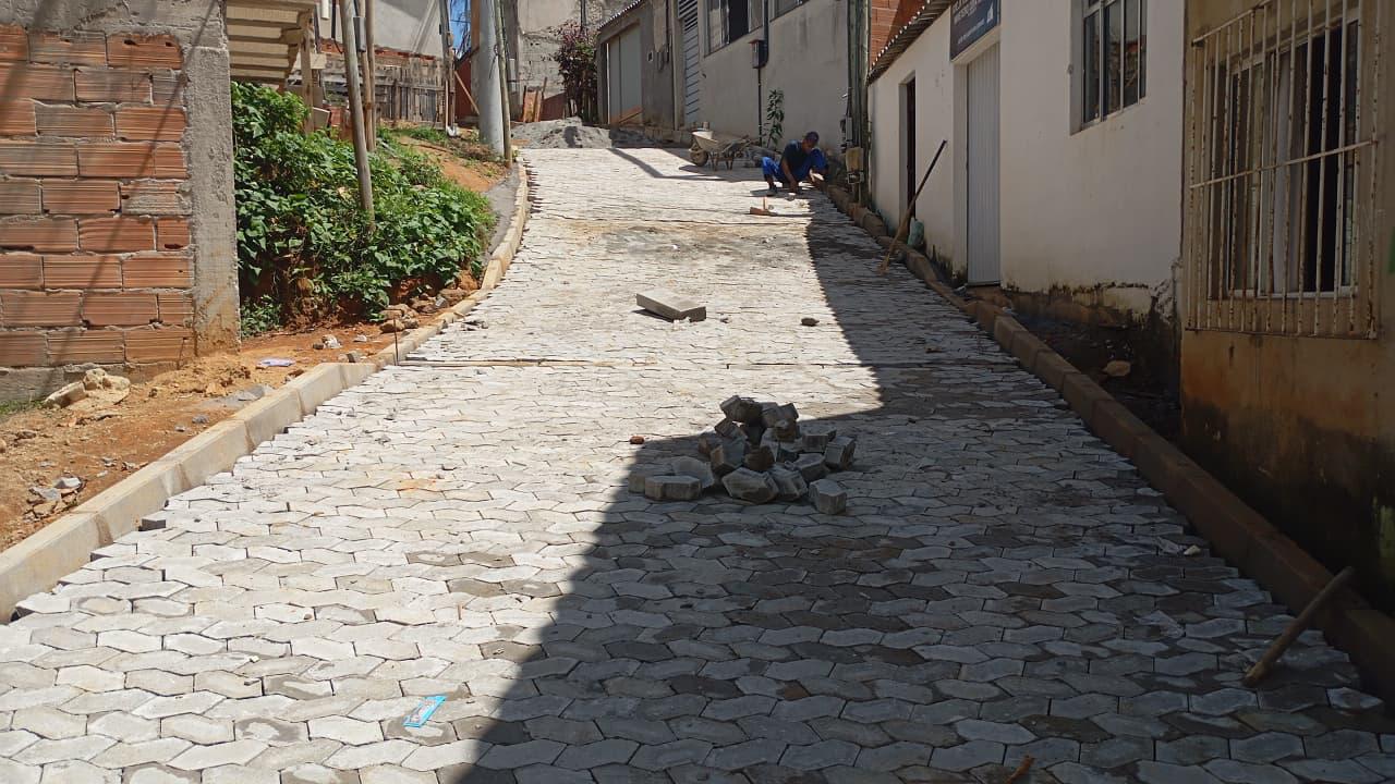 Prefeitura de Cariacica avança com serviços de infraestrutura em Santa Paula e no Morro do Quiabo