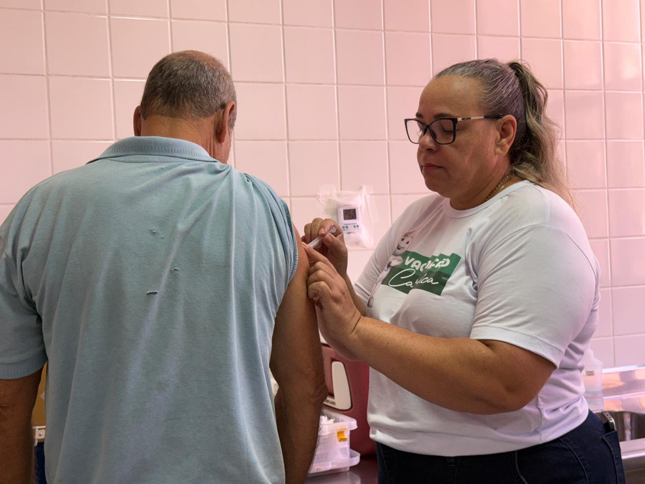 Cariacica mobiliza 16 pontos de vacinação e aplica mais de 2,7 mil doses no Dia D contra a Influenza