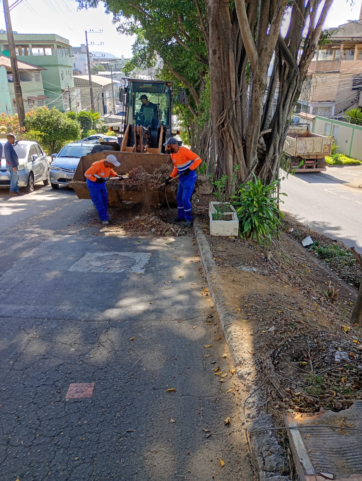 Cariacica intensifica manutenção urbana com frentes de serviço em diversos bairros nesta quinta (02)