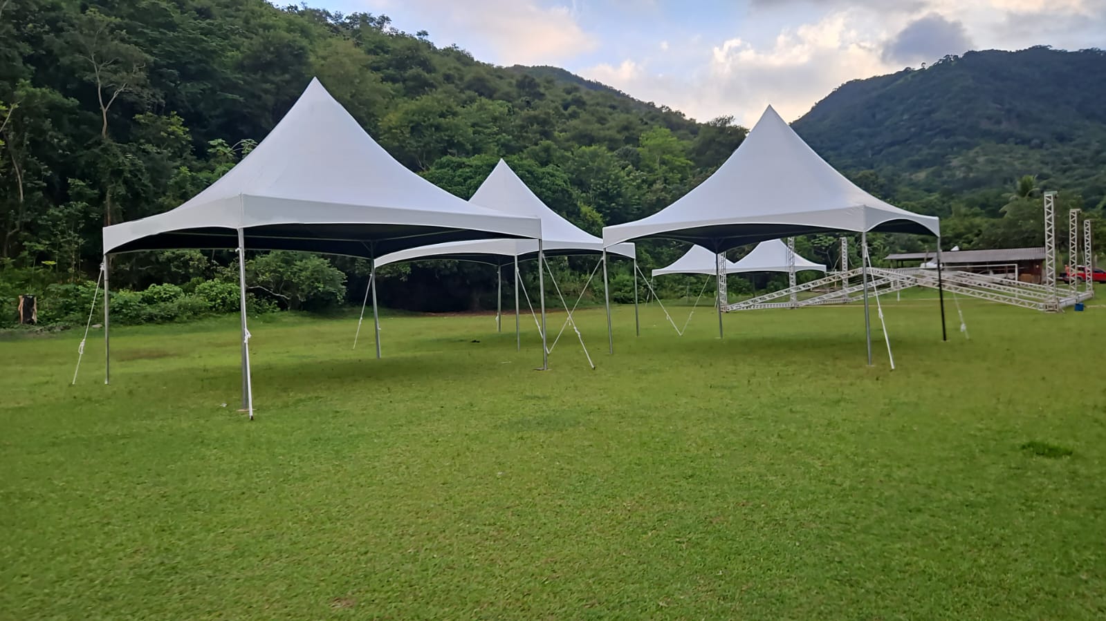 Começa montagem das estruturas para o Carnaval de Congo de Roda d'Água