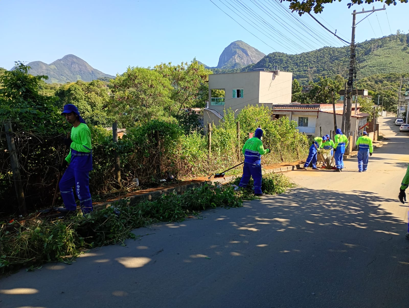 Cariacica mantém frentes de manutenção e limpeza em diversos bairros nesta segunda-feira (20)