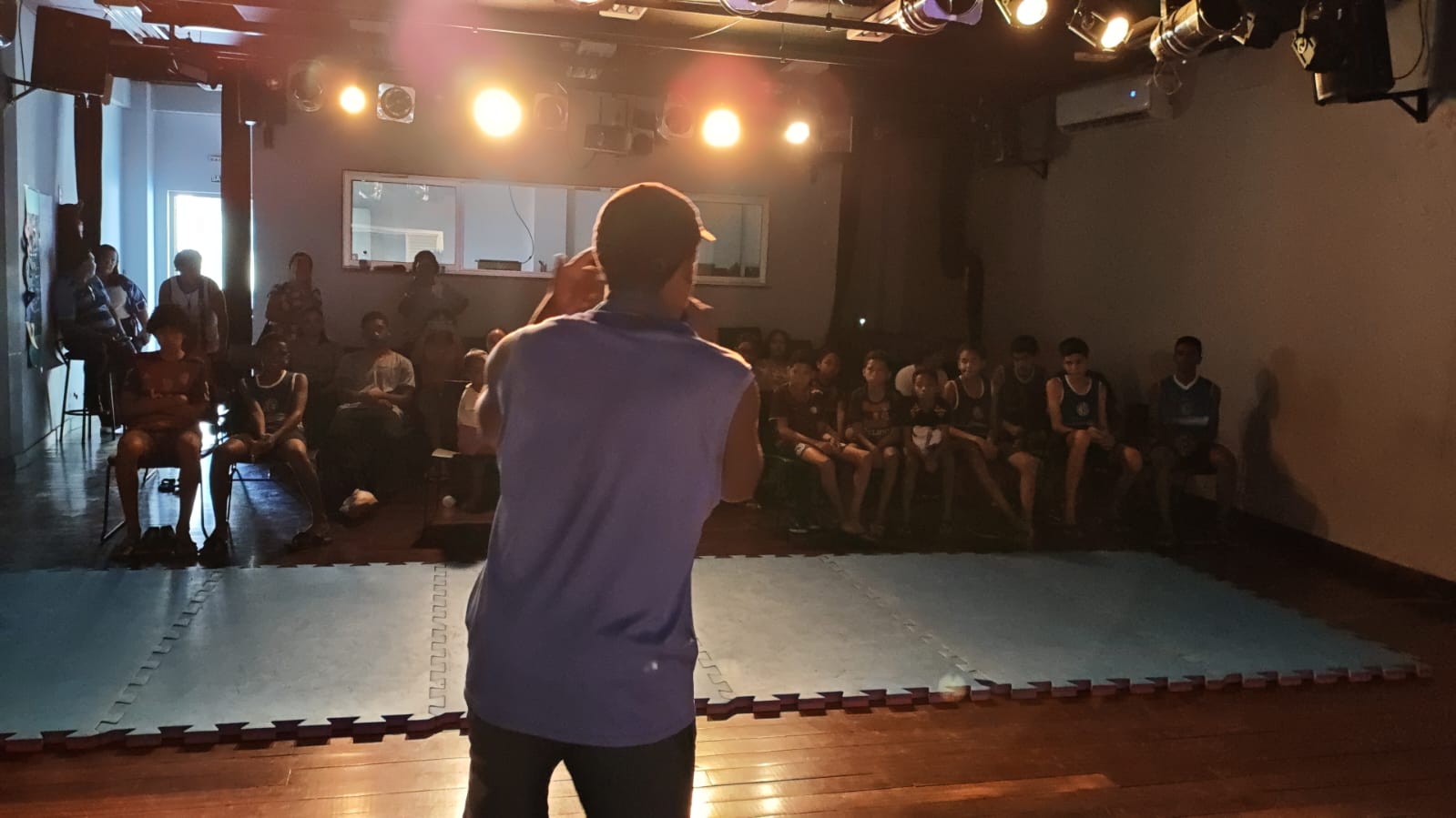 Cultura e rima: Nova Rosa da Penha recebe oficina de Rap e Poesia para jovens no Cras