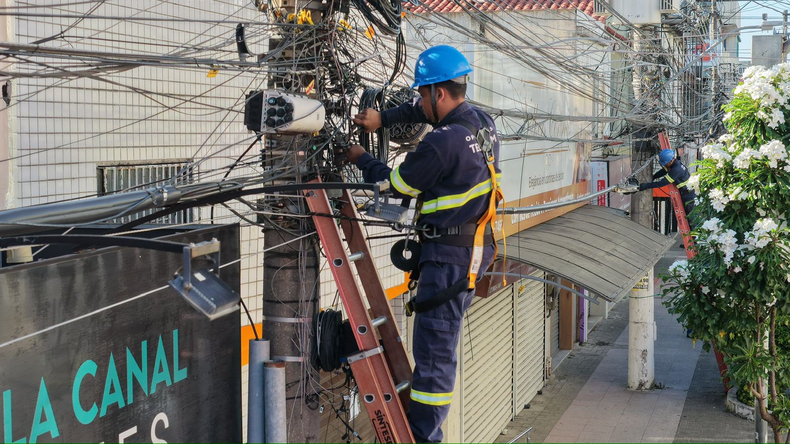 Trânsito em Cariacica: Alto Lage terá interdições para remoção de fios em desuso nesta quarta (22)