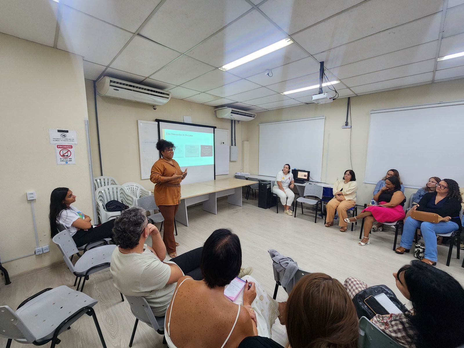 Cariacica adota projeto pioneiro e forma servidores para fortalecer educação antirracista nas escolas