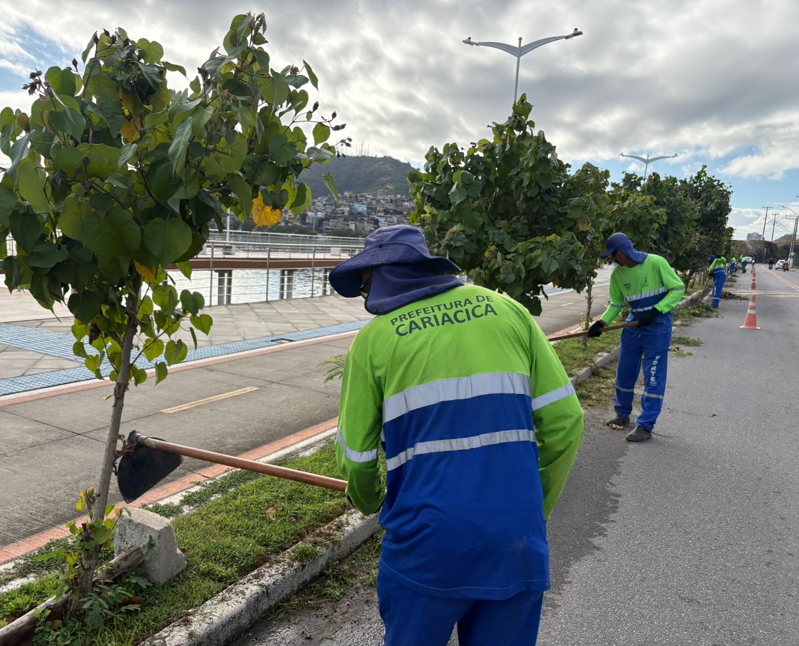 Equipes da Prefeitura intensificam limpeza urbana e tapa-buracos neste sábado (6)