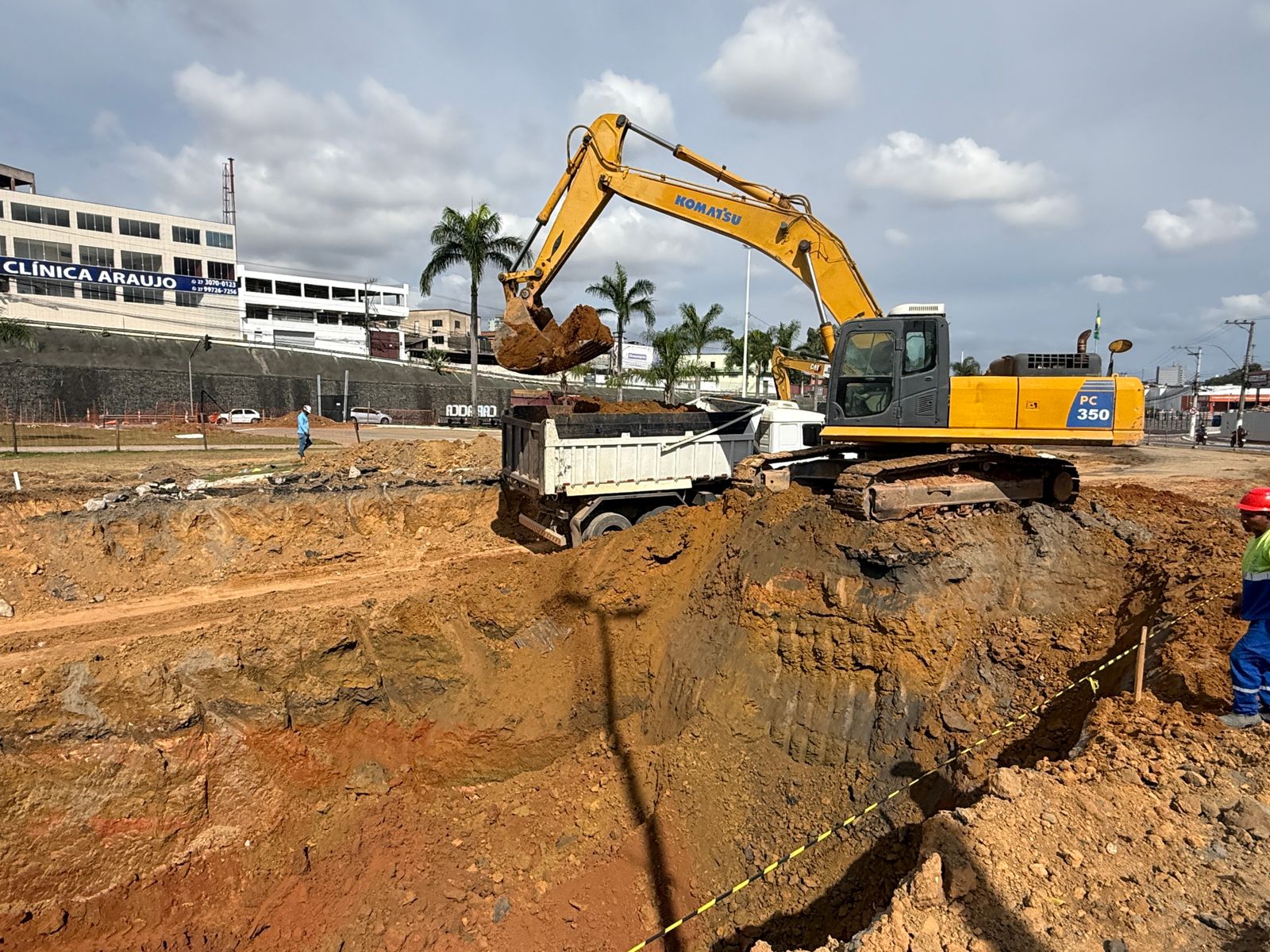 Obra do mergulhão e novo viaduto segue em andamento neste domingo (14)