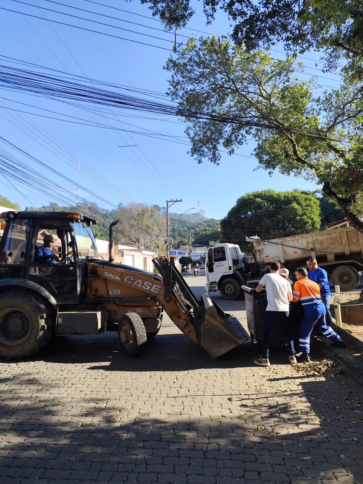 Paralisação nacional: Prefeitura continua com coleta de lixo nas ruas