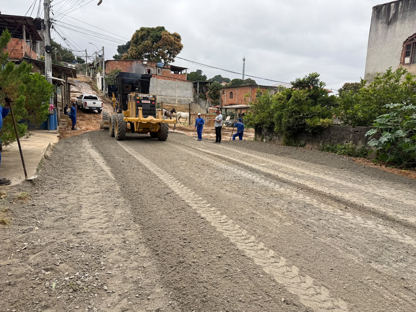 Secretaria de Serviços inicia pavimentação de ruas no bairro Vista Dourada