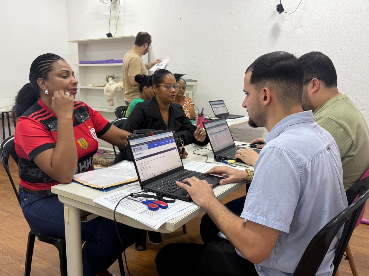 Ação leva negociações de débitos e serviços fiscais para moradores em Flexal I