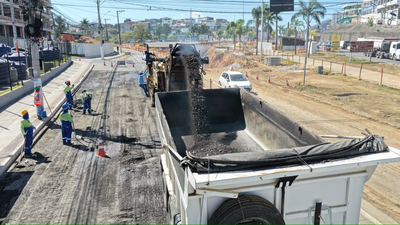 Nova etapa: fresagem avança nas obras do novo viaduto e mergulhão de Alto Lage