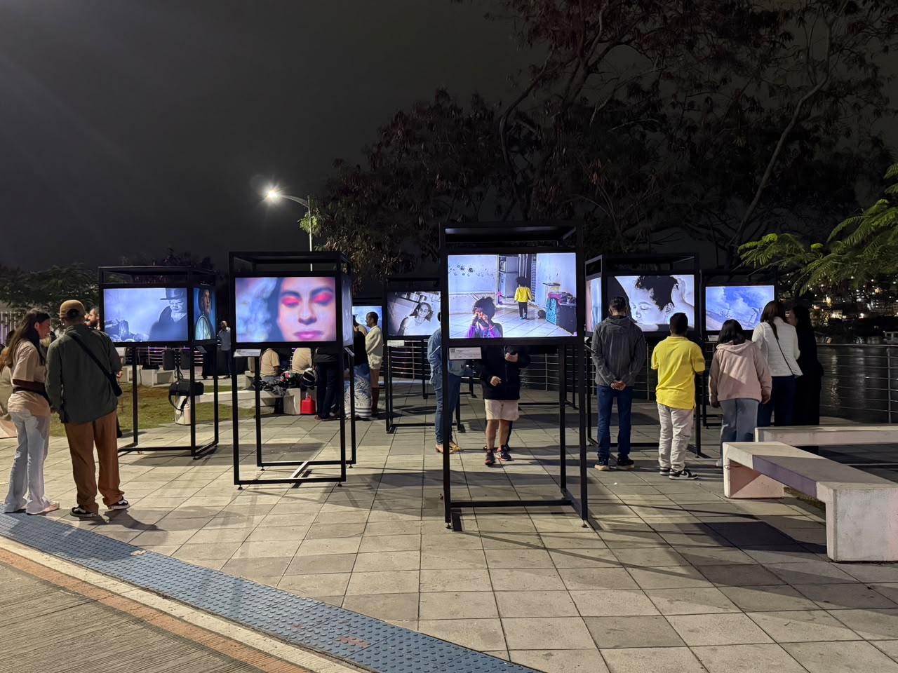 Exposição inédita na Orla de Cariacica apresenta obras produzidas por fotógrafos cegos