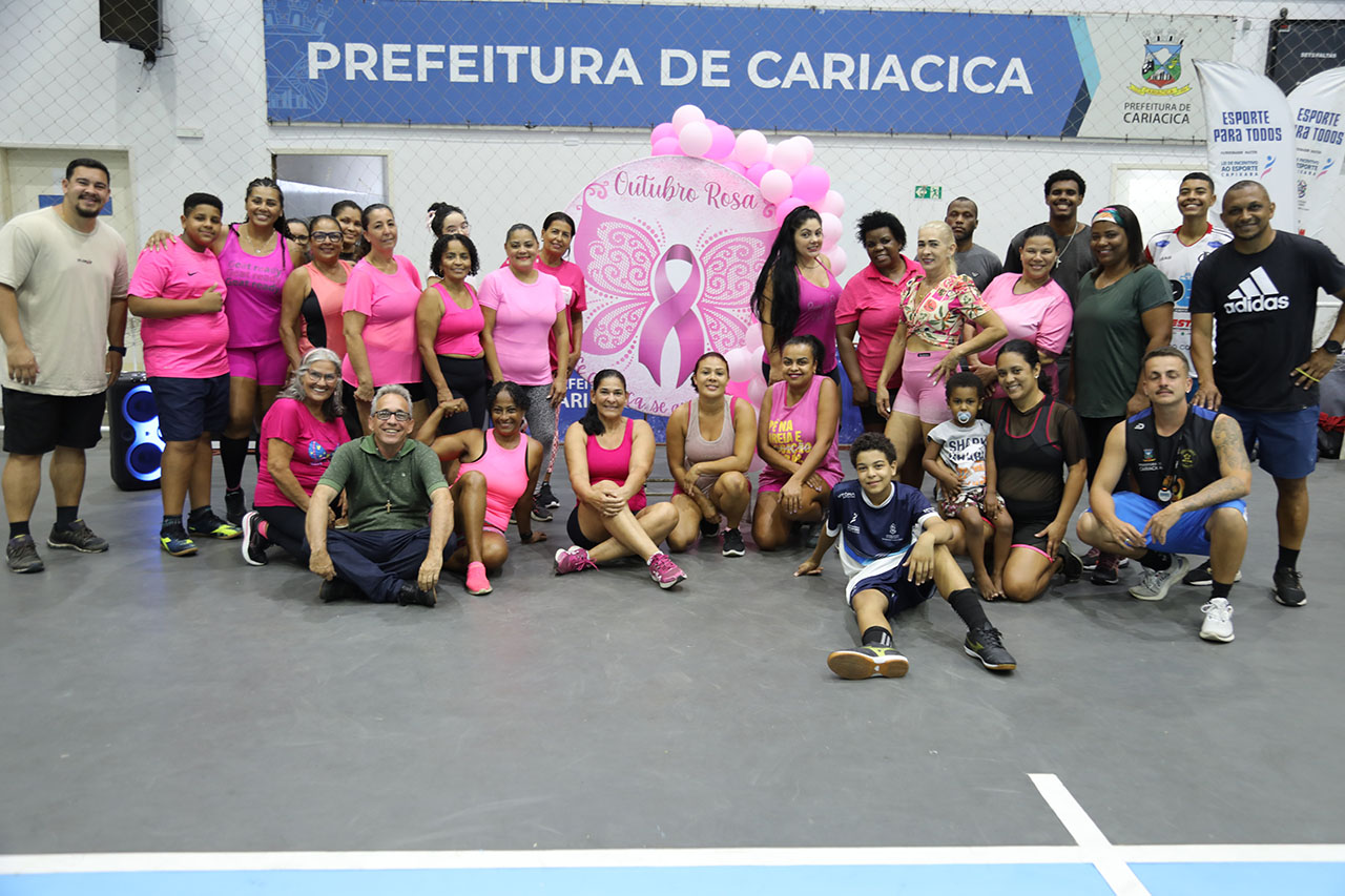 Outubro Rosa: aulão anima público com muita atividade física na Estação Cidadania-Esporte