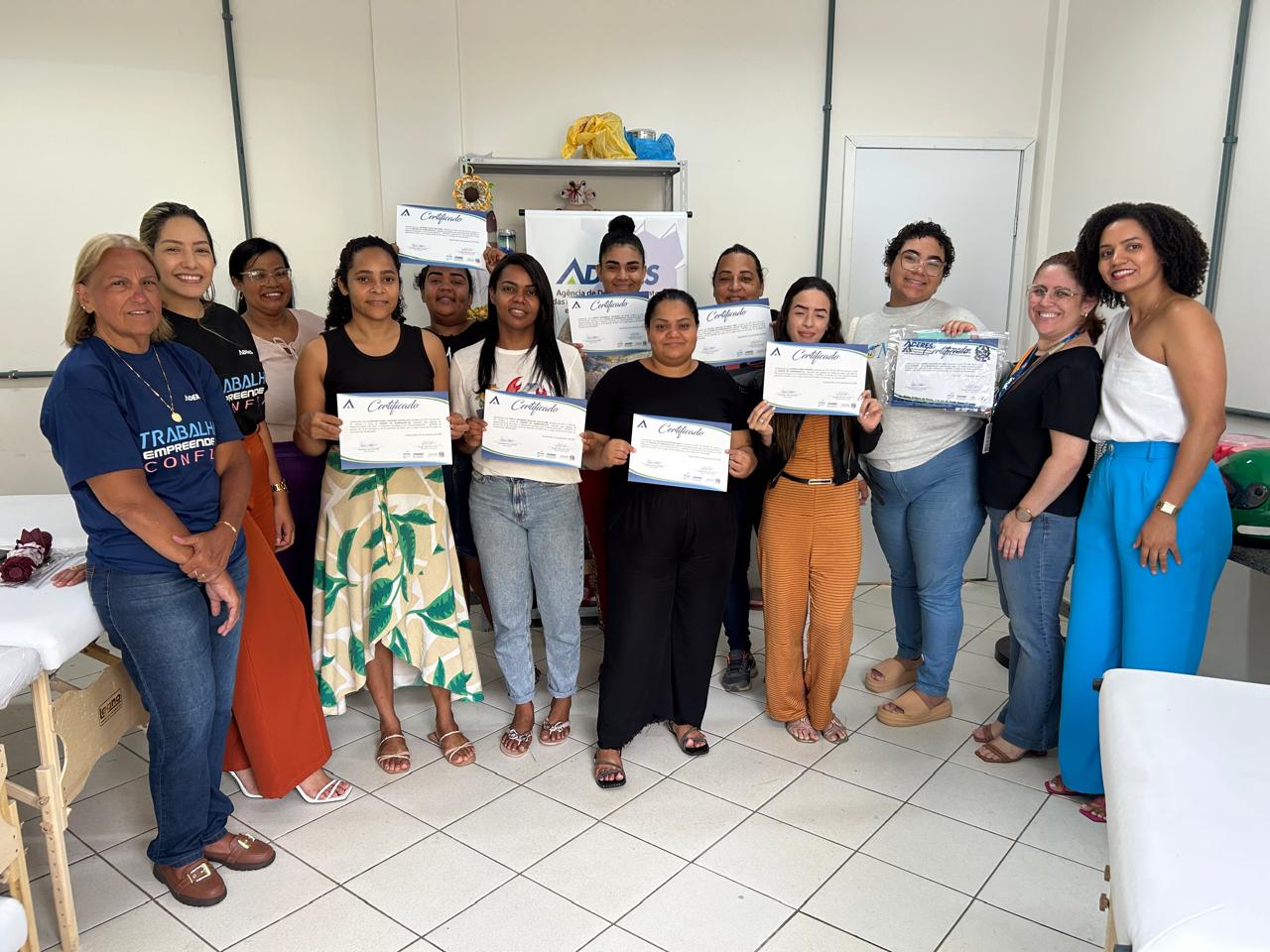 Curso de design de sobrancelhas forma profissionais e amplia oportunidades de emprego