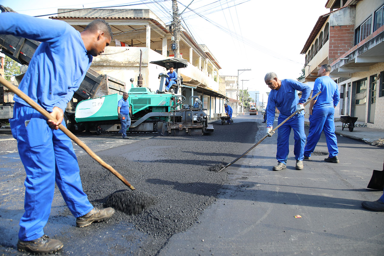 Serviços: pavimentação de via em Porto Novo e limpeza de canais foram ações realizadas nesta quarta (12)