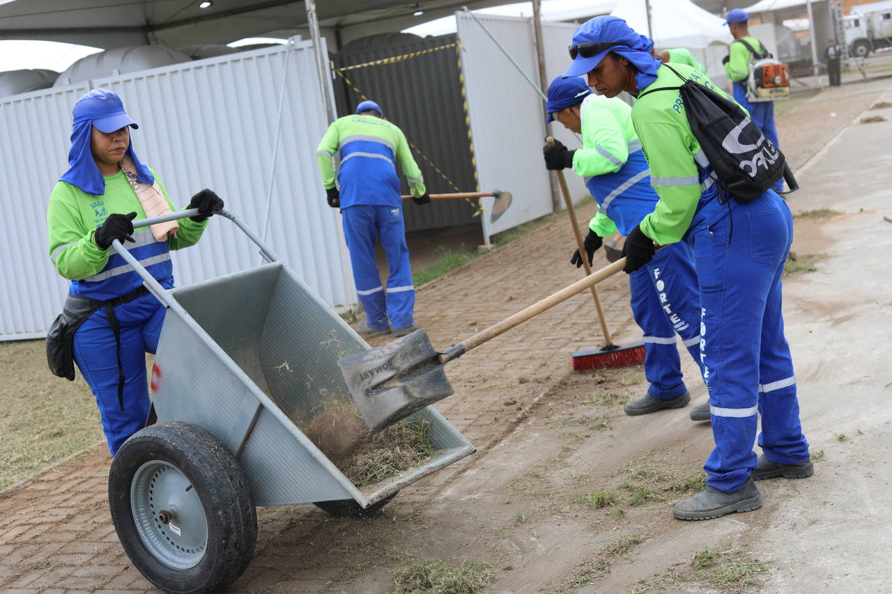 Secretaria de Serviços intensifica limpeza no Cravo e a Rosa para receber a Vila de Natal