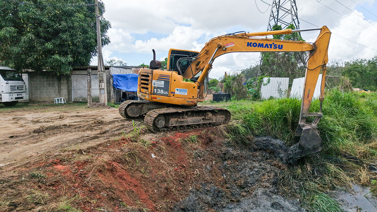 Limpeza de canais é reforçada durante ações da Secretaria de Serviços nesta terça (11)