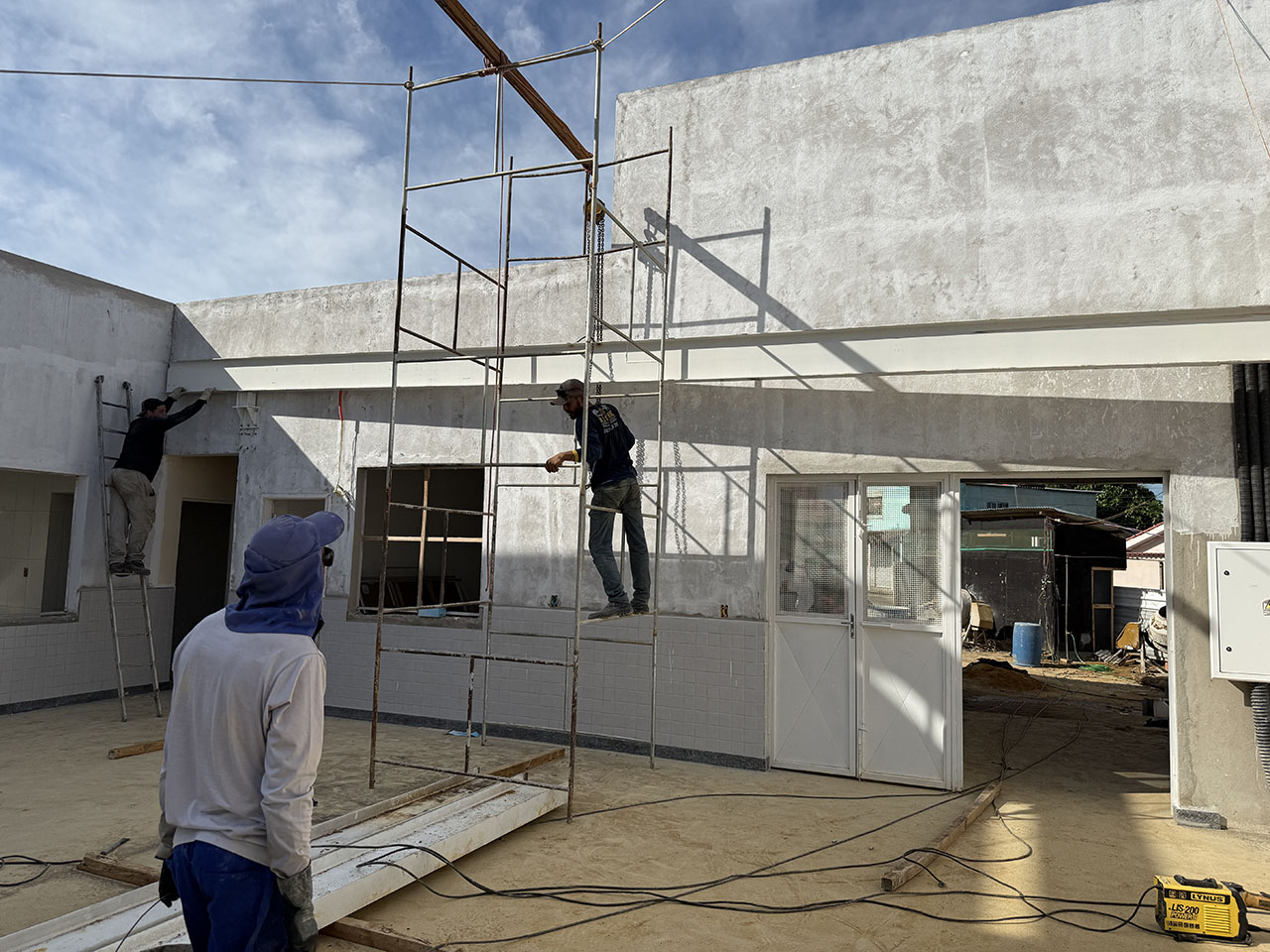 Obras nas escolas Prolar e Nilton Gomes avançam e seguem para fase de acabamento