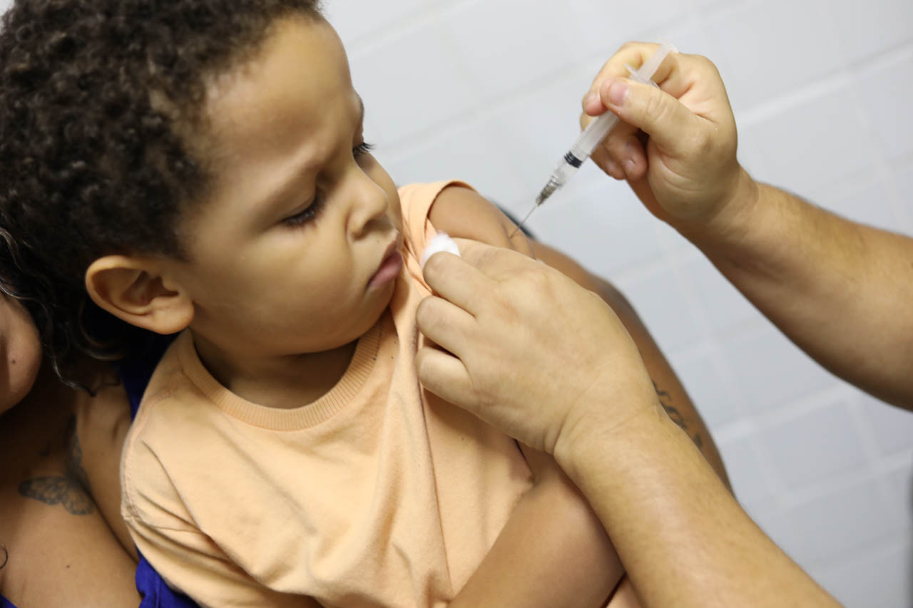 Dia Mundial de Combate à Poliomielite: vacina está disponível em todas as UBS do município