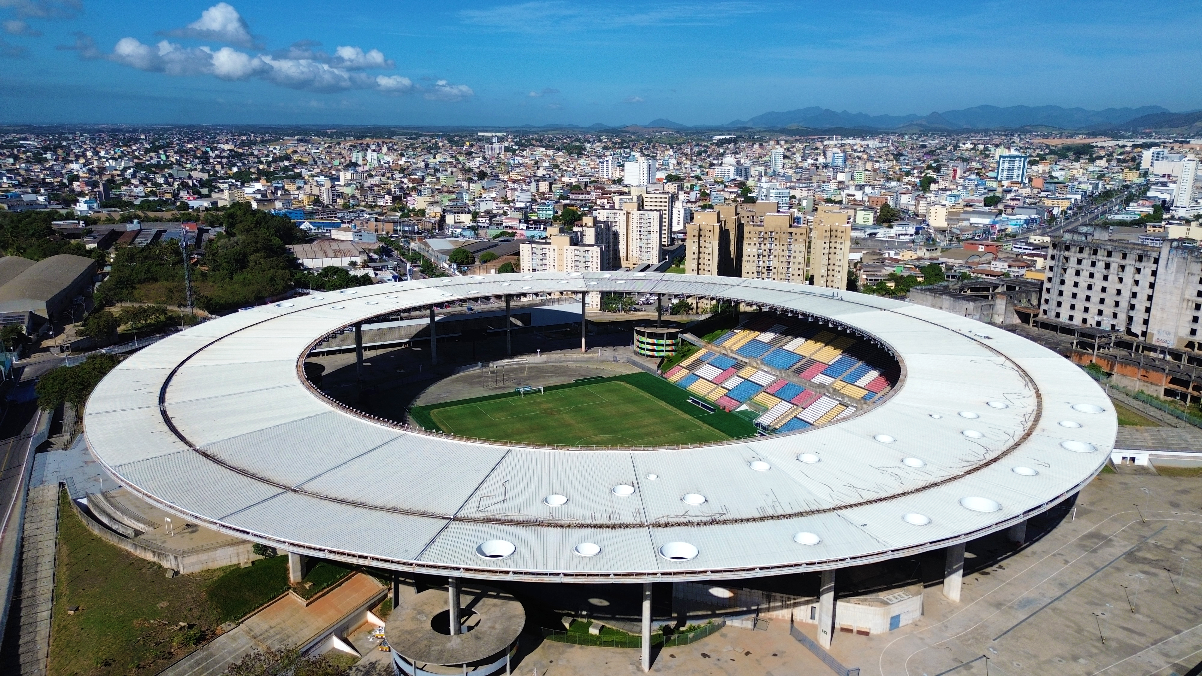 Vias no entorno do estádio Kleber Andrade serão interditadas para evento musical no sábado (18)
