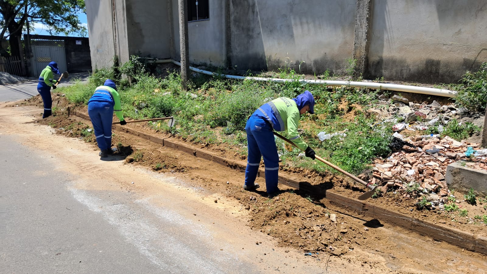 Serviços: equipes atuam em limpeza pública, ações de tapa-buracos e outras manutenções 