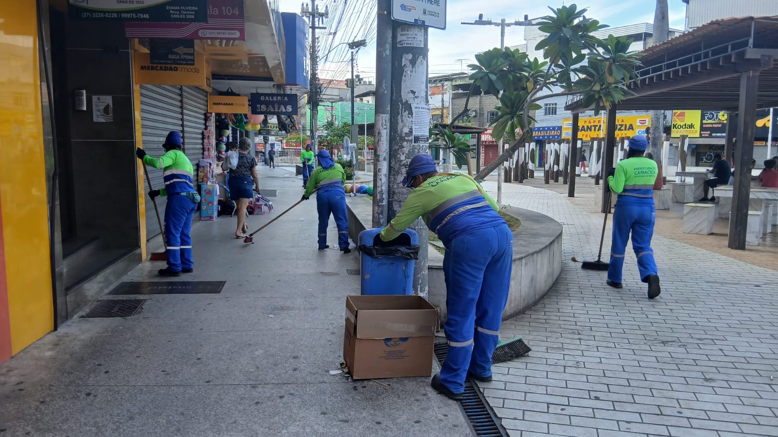 Prefeitura reforça ações de limpeza e manutenção em diversos bairros neste domingo (12)