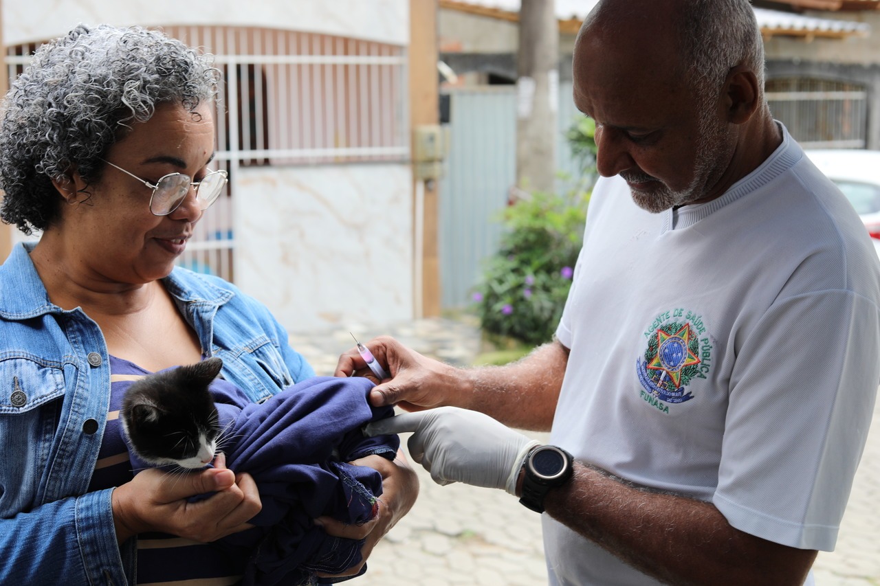 Campanha de vacinação antirrábica continua durante todo o mês de outubro em Cariacica