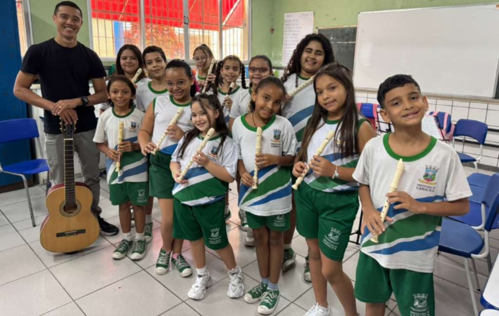 Aulas de flauta doce despertam interesse pela música entre alunos de escola municipal em Bela Aurora
