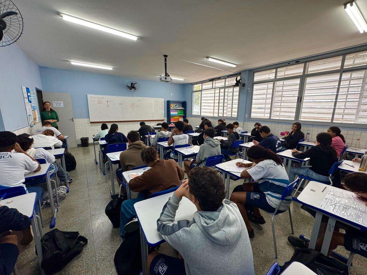 Estudantes de Cariacica começam provas do Saeb para medir aprendizado em português e matemática