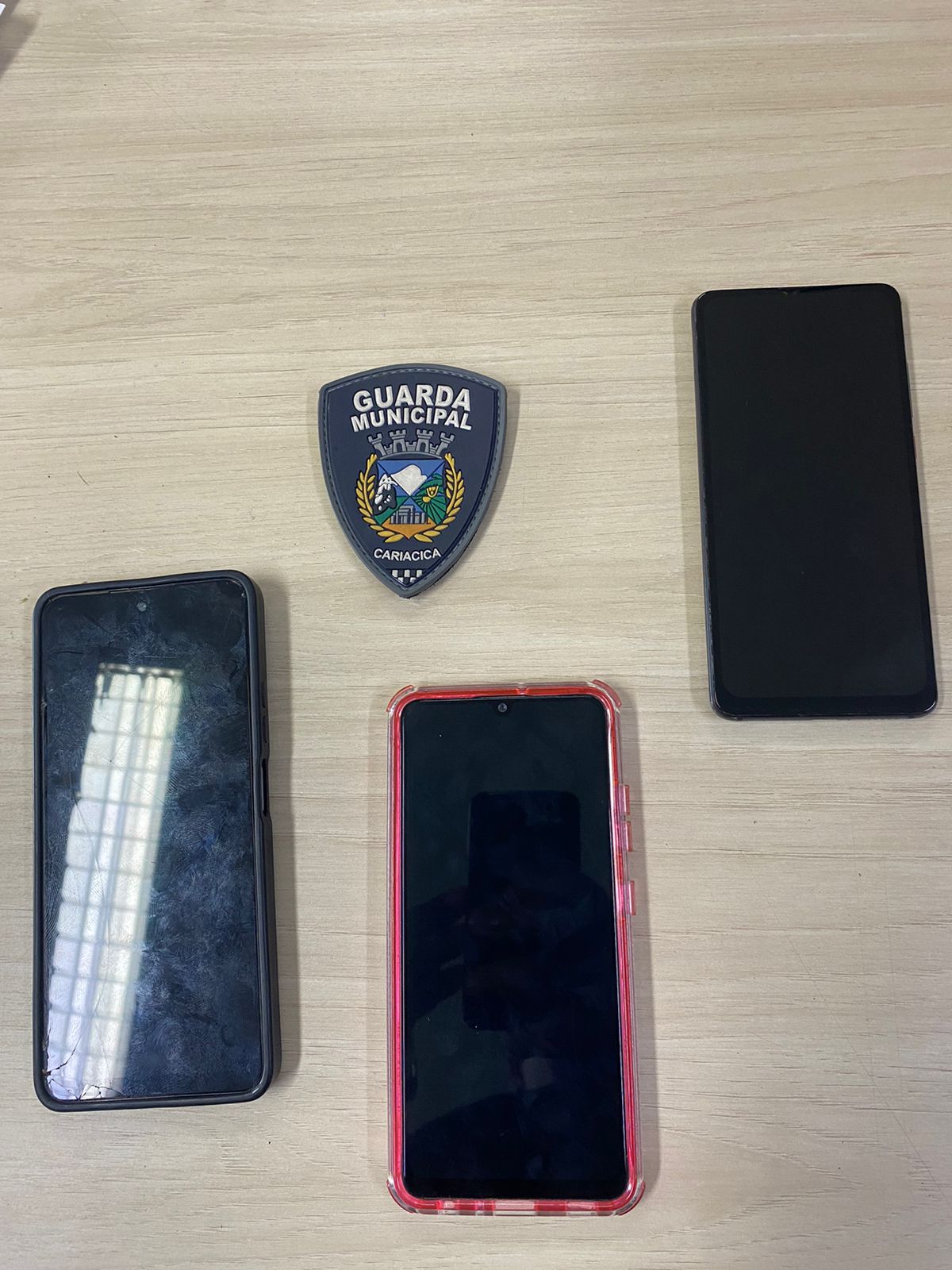 Guarda de Cariacica prende vendedor ambulante com celulares roubados em Campo Grande