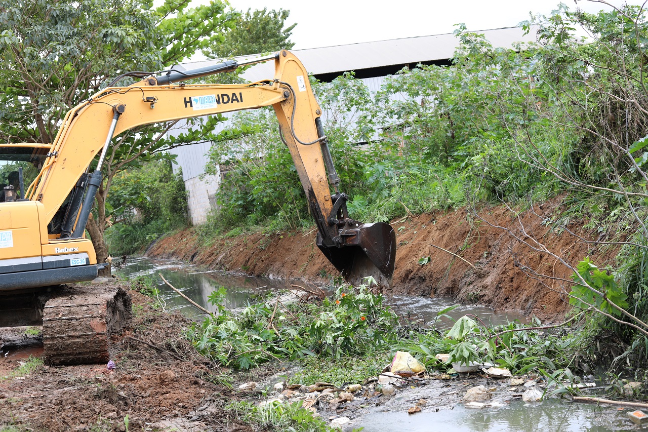 Limpeza de canais é realizada em Campo Verde e Porto de Santana