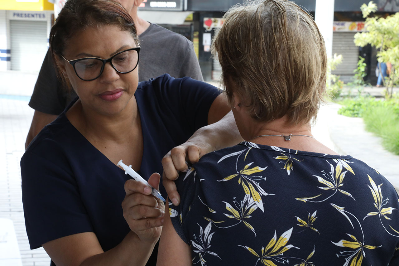 Saúde leva vacina da gripe para praça de Campo Grande nesta quarta (29)