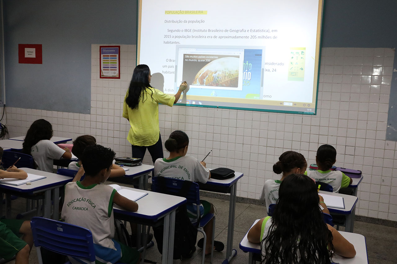 Educação convoca professores aprovados em concurso para apresentação de documentos