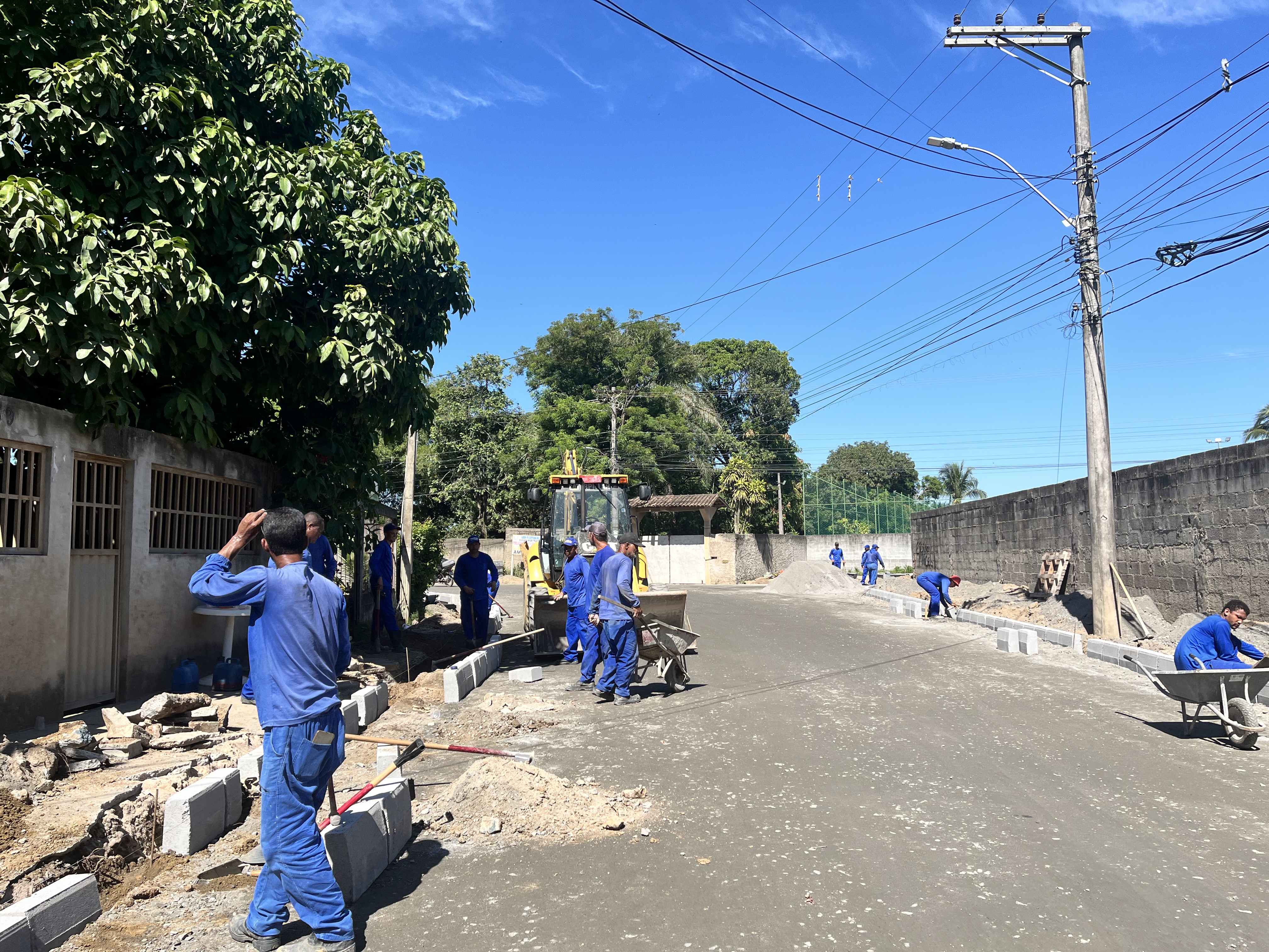 Secretaria de Serviços intensifica pavimentação e limpeza urbana em diversos bairros