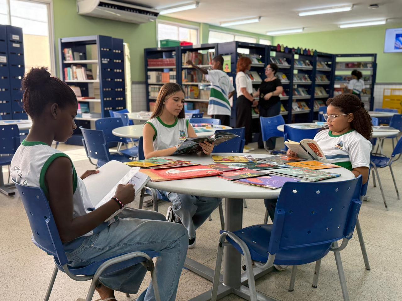 Dia Nacional do Livro Infantil: Biblioteca em Nova Rosa da Penha abre portas para o conhecimento
