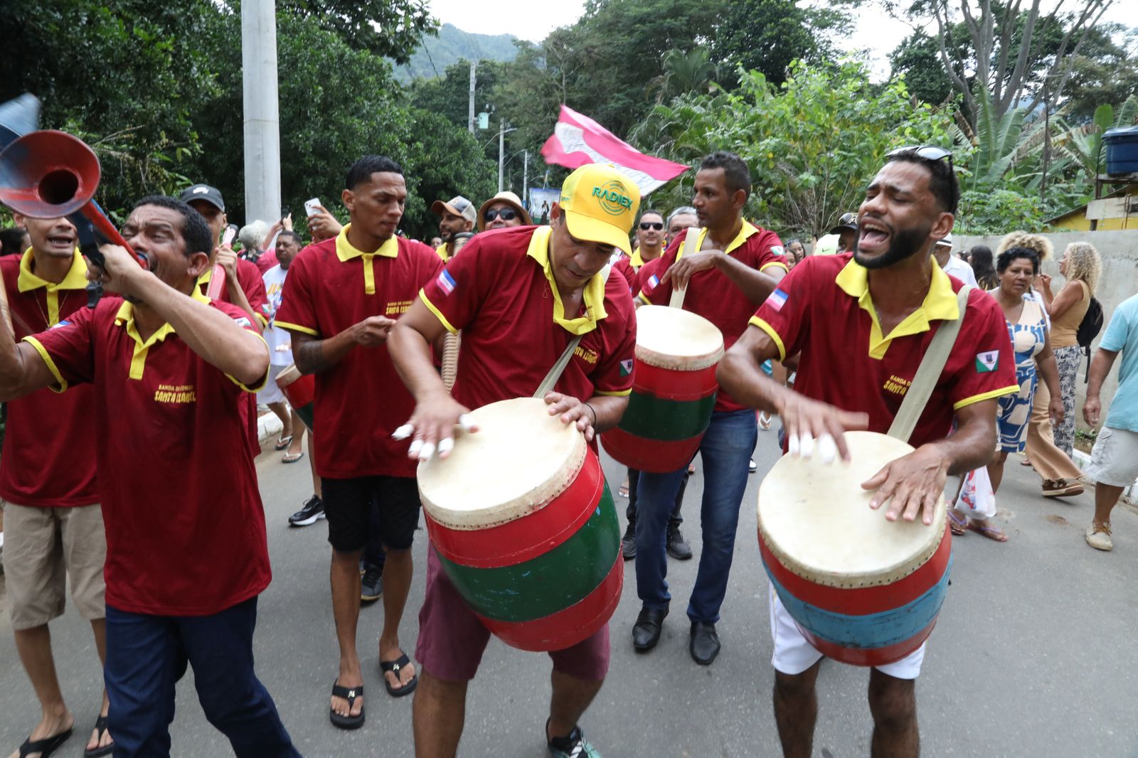 De geração em geração: Banda de Congo Santa Izabel mantém viva tradição do Carnaval de Congo 