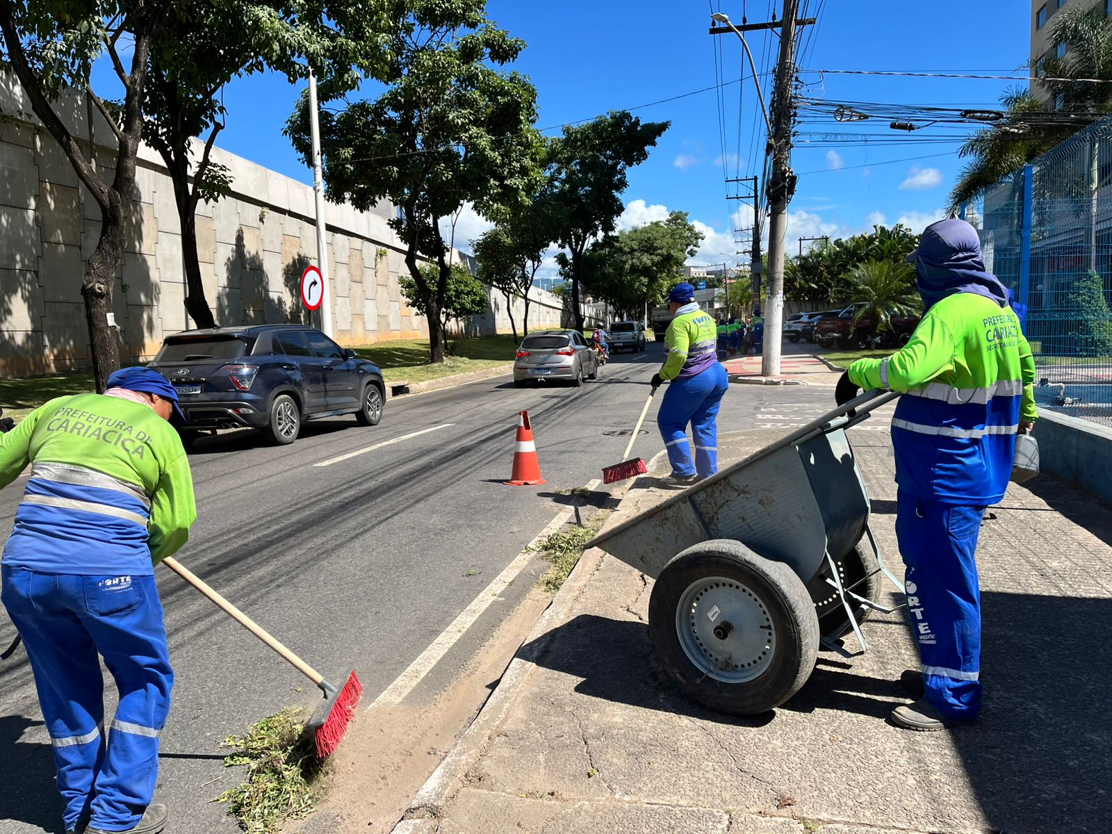 Prefeitura intensifica manutenções entorno do Estádio Kleber Andrade e na Avenida Mário Gurgel