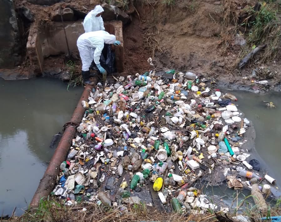 Prefeitura realiza limpeza de galeria e intensifica desobstrução de redes de drenagem em Campo Verde