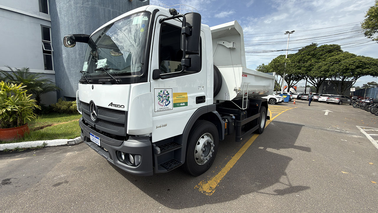 Prefeitura entrega novos caminhões para fortalecer a agricultura familiar em Cariacica