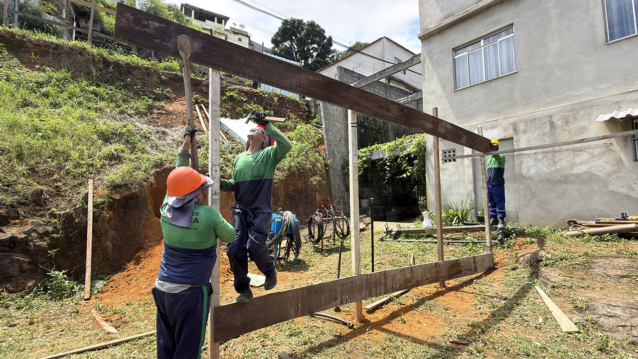Começa construção de muro de arrimo em Porto Novo 