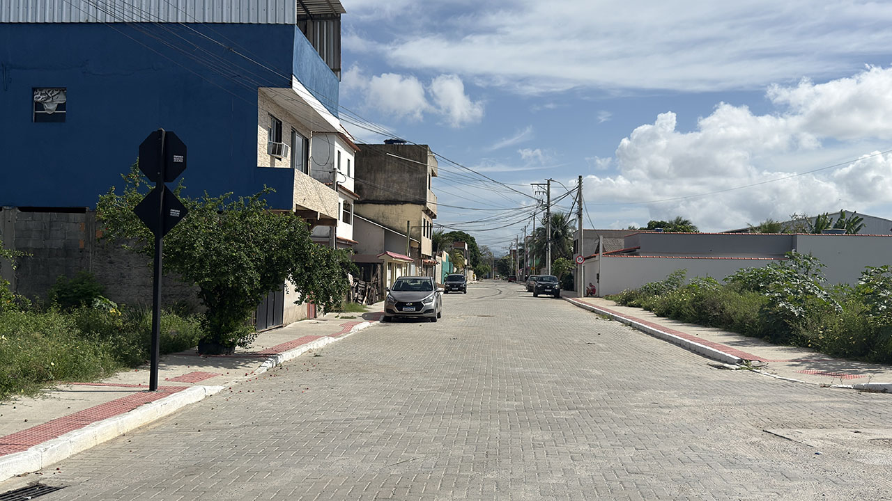 Prefeitura finaliza pavimentação de diversas ruas em Jardim Botânico, Itacibá e Graúna 