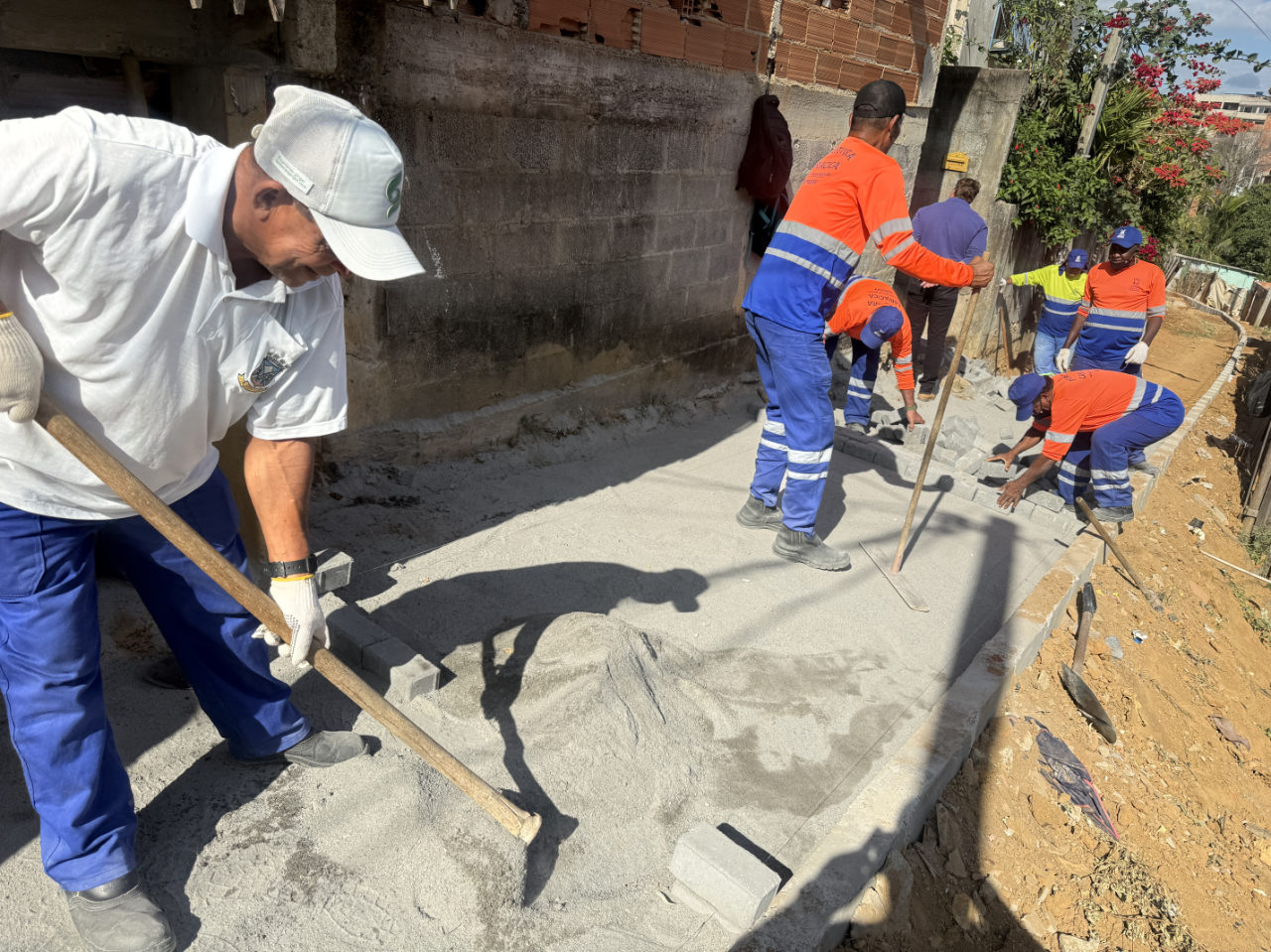 Secretaria de Serviços avança com obras de calçamento em Padre Gabriel