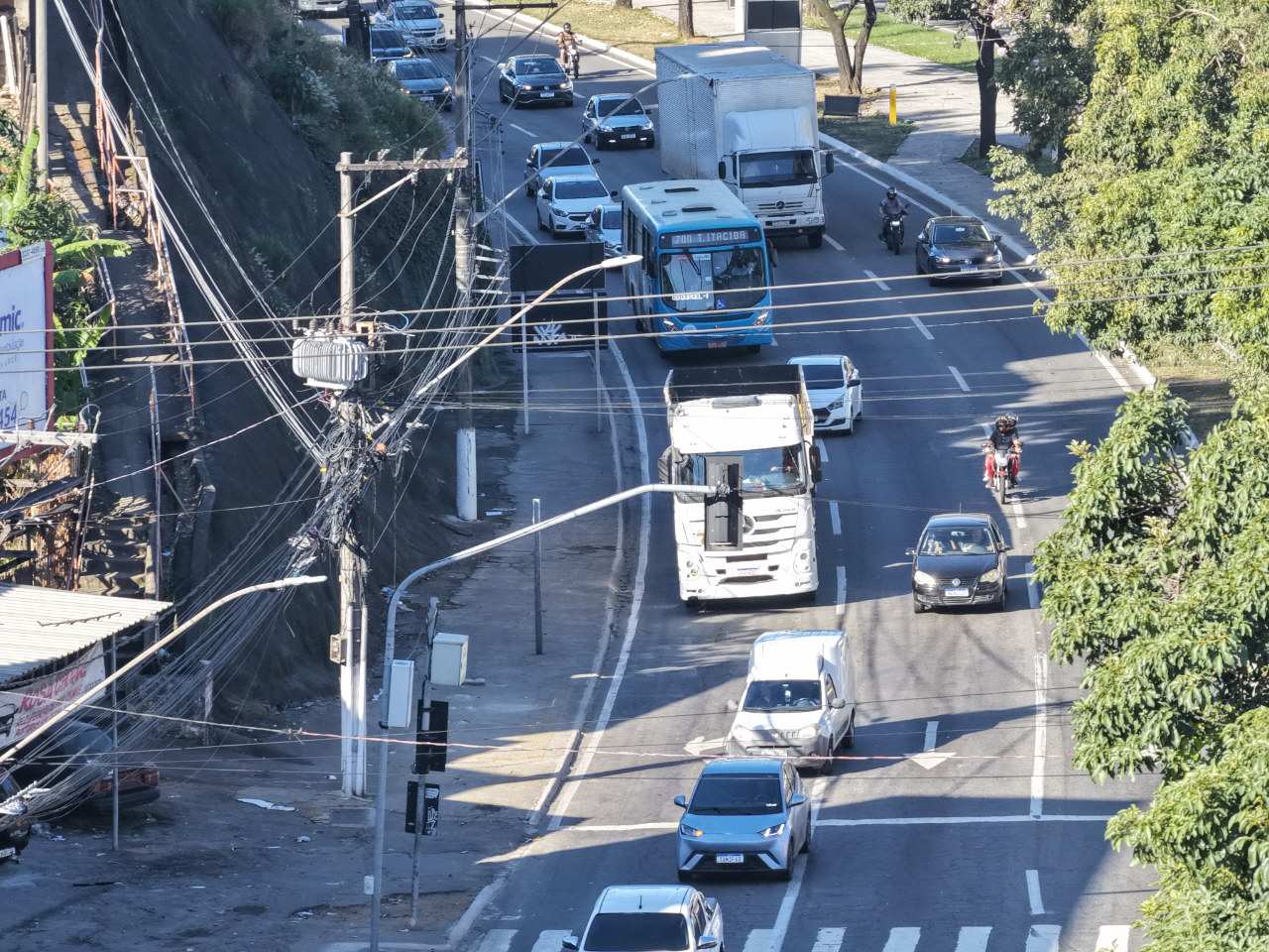 Obras do Viaduto e Mergulhão alteram localização de dois pontos de ônibus na Avenida Mário Gurgel