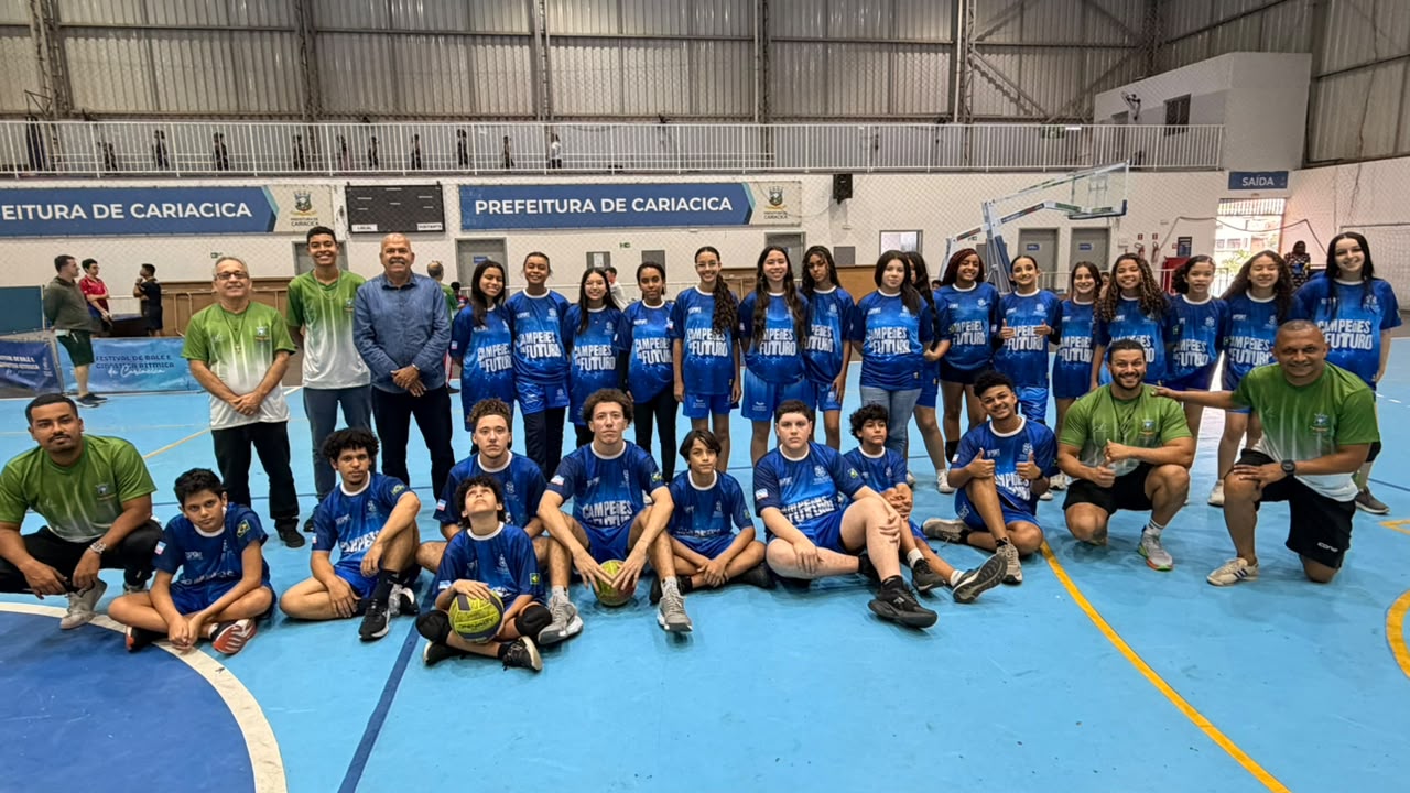 Secretaria de Esportes entrega materiais esportivos para alunos do Projeto Campeões de Futuro