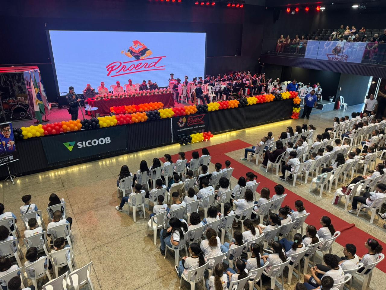 Mais de 150 alunos da rede municipal participam de formatura do Proerd