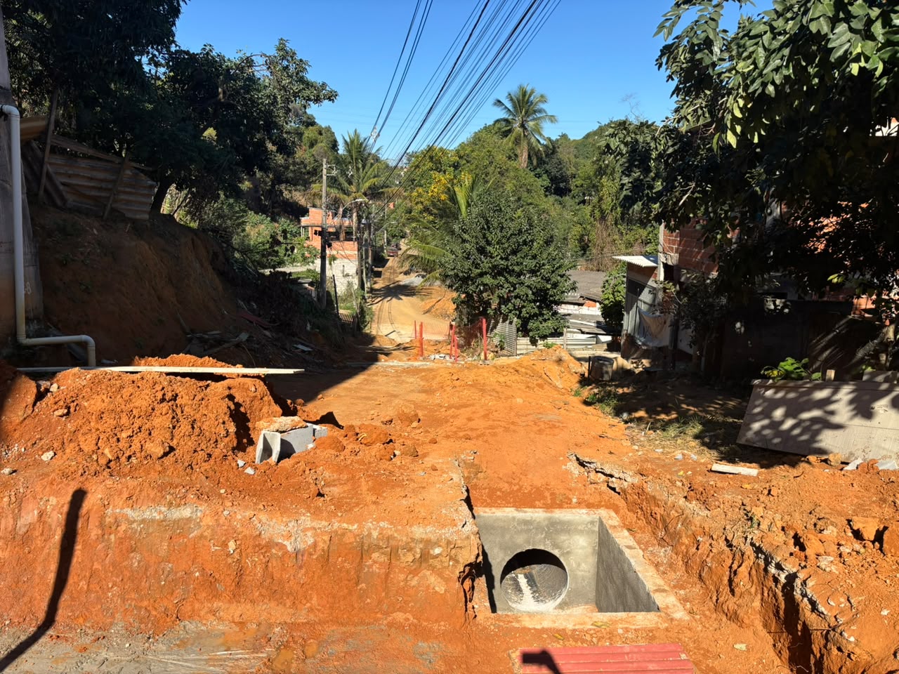 Prefeitura avança com obras de drenagem e pavimentação em Vila Prudêncio