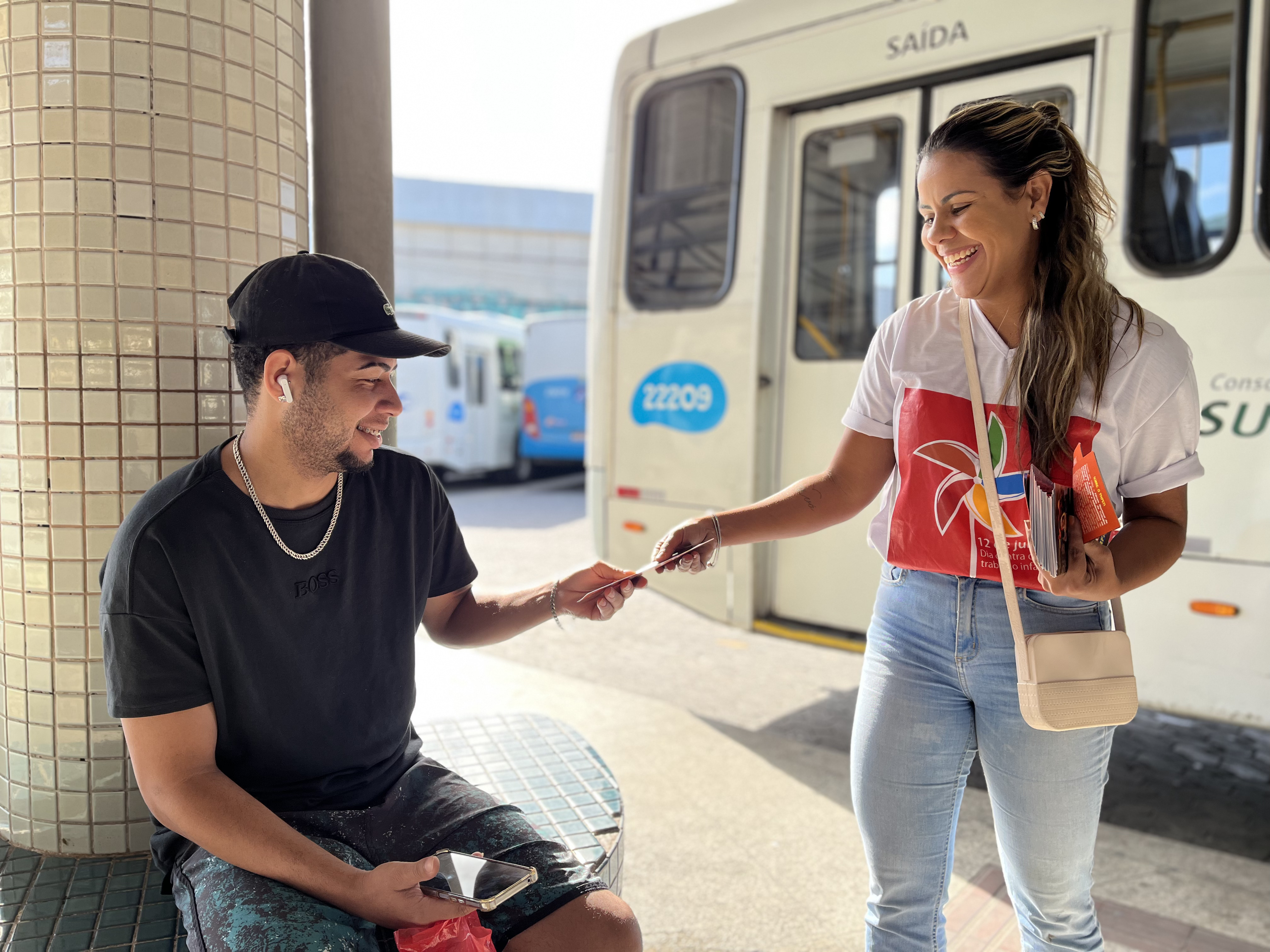 Diga não ao trabalho infantil! Assistência reforça ação de conscientização no Terminal de Jardim América 