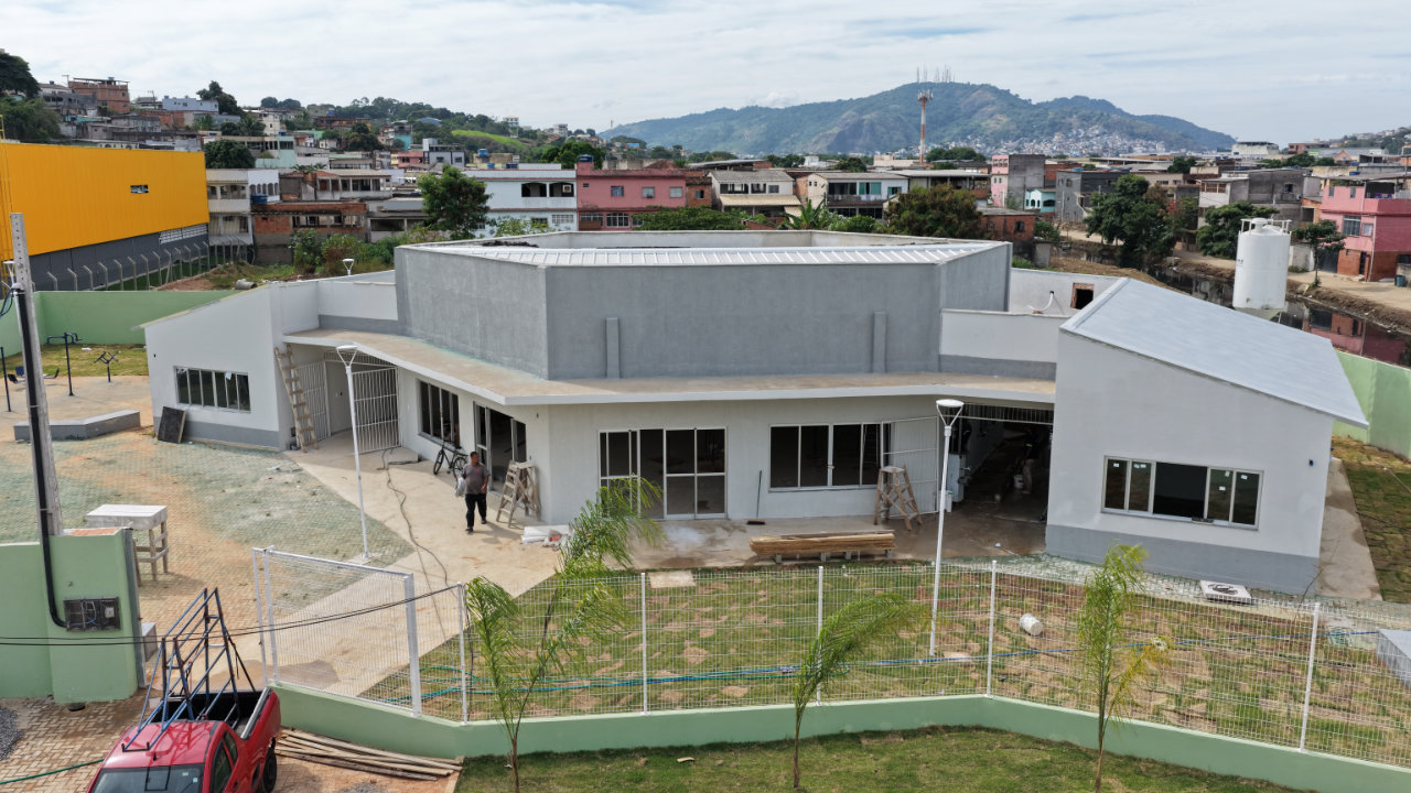Obras do novo Centro de Convivência de Itacibá chegam a mais de 80% de execução 
