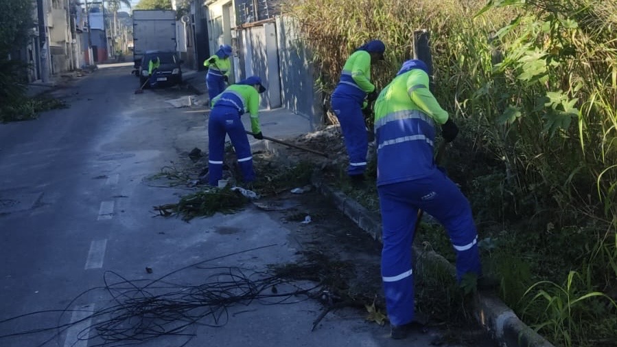 Secretaria de Serviços intensifica ações de limpeza, poda e recolhimento de entulhos neste sábado (13)