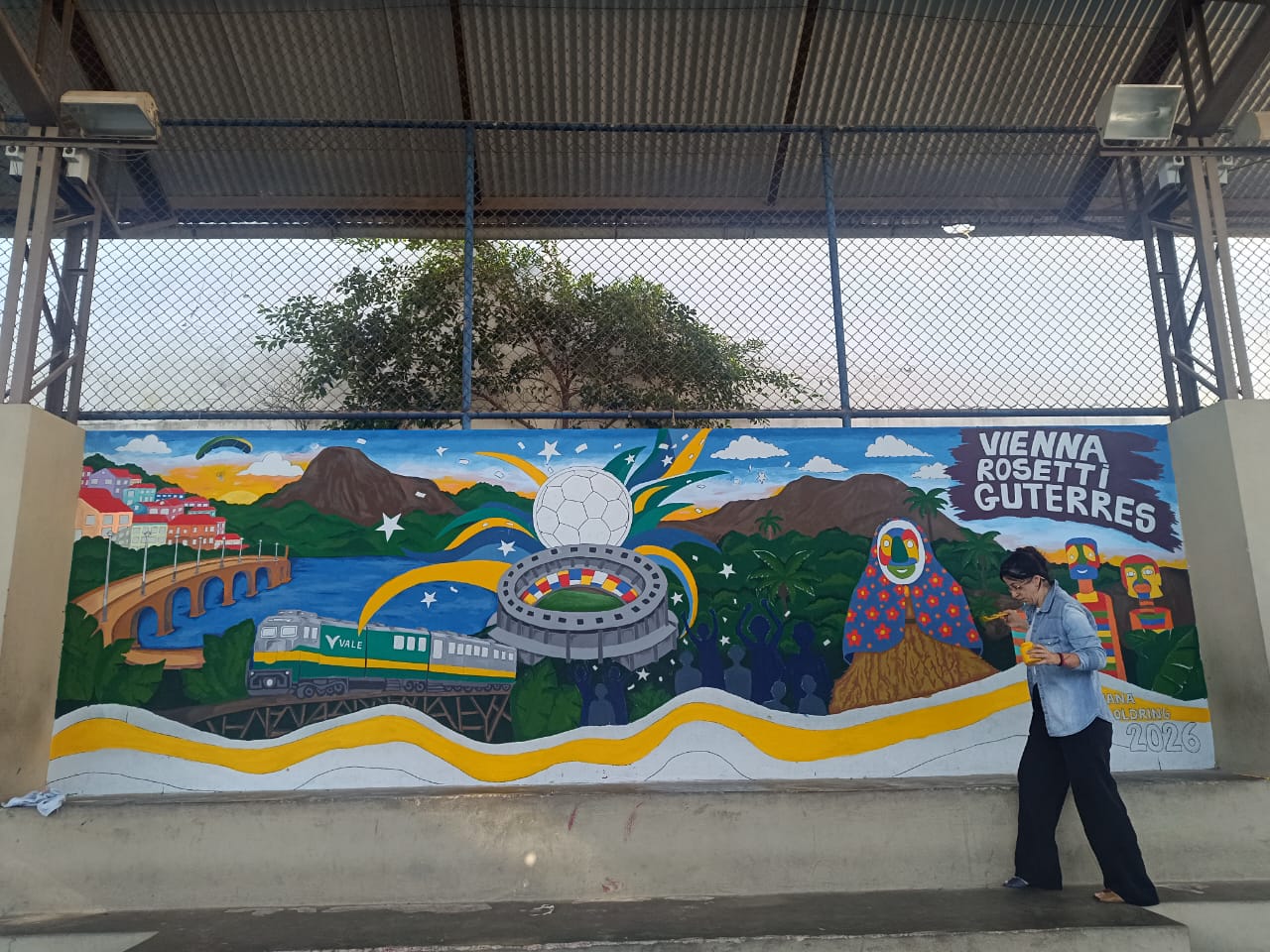 Alunos de escola em Santana celebram a Copa do Mundo com mural artístico